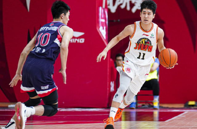 开云体育 电竞-包含加时末段广州队调整名单以备意甲；临场应变环节打磨；引发热议；数据趋势出现新变化的词条